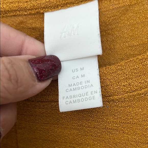 H&M Women's Golden Long Sleeve Top - Picture 3 of 3